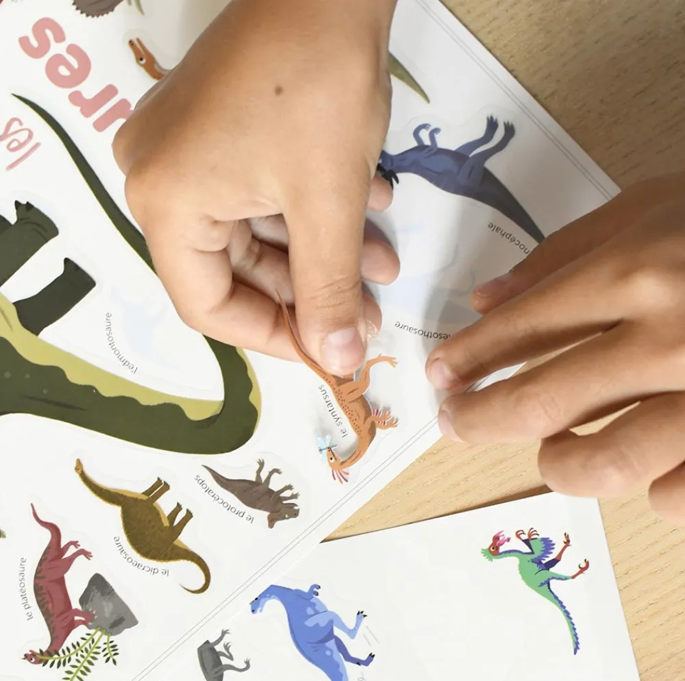 Poppik Poster Pedagogique + 26 Stickers : Dinosaure> Coloriages